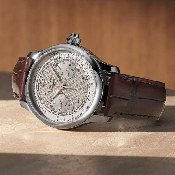 Współczesny Chrono Monopusher z naciągiem ręcznym